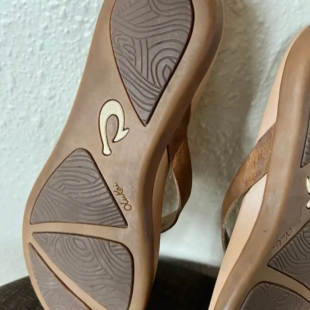 OLUKAI women’s sandals, size 6, leather